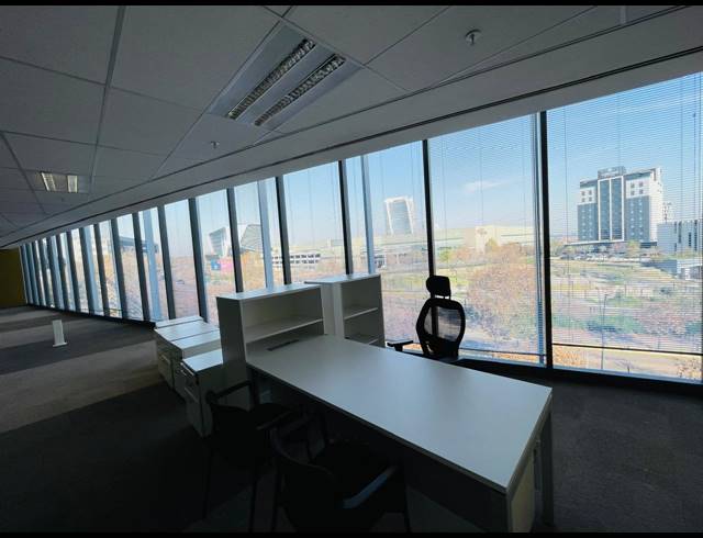 2,940M² OFFICE TO LET IN WATERFALL